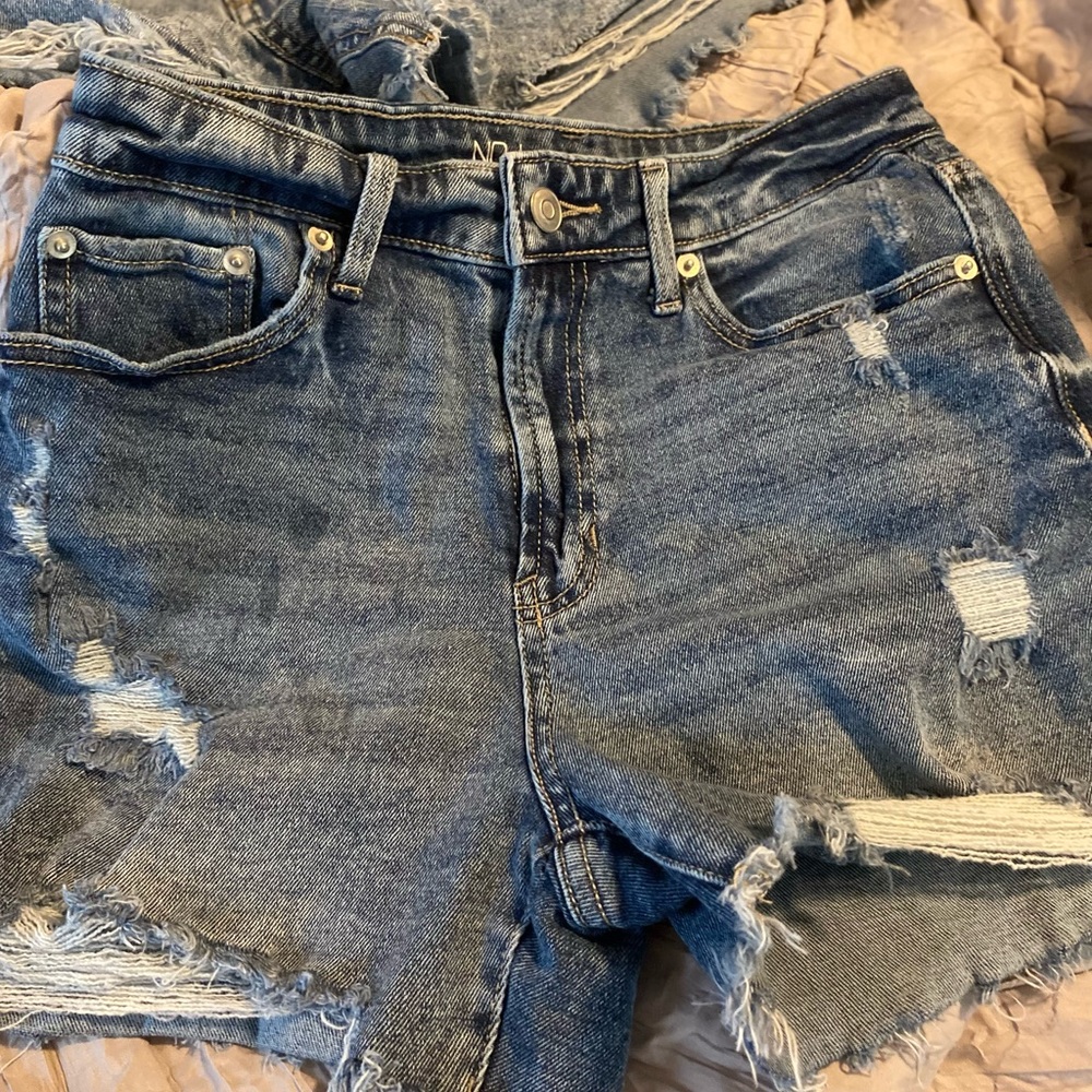 Denim Shorts~ love the wash on these!
